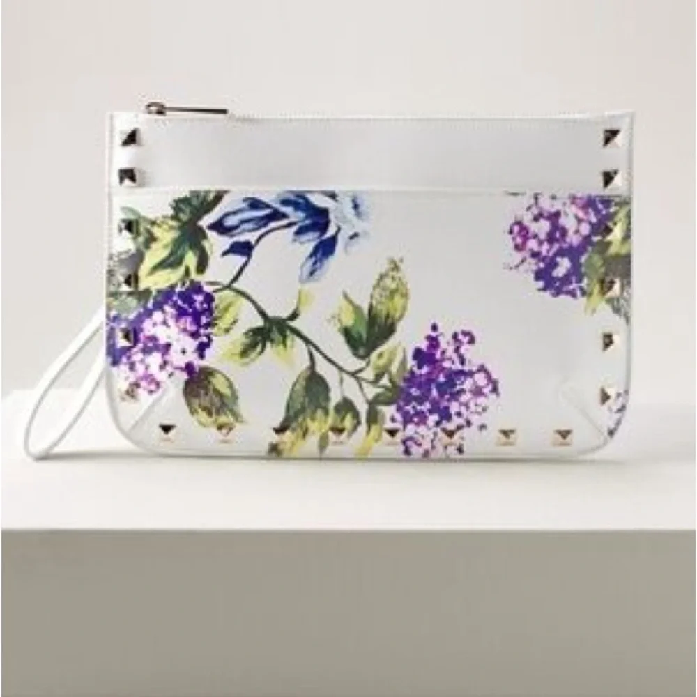 WHBM White House Black Market Hydrangea Floral Wristlet Pouch Clutch Stud Accent